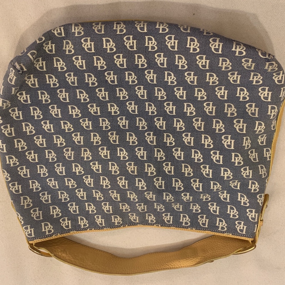 Dooney & Bourke Canvas Signature Hobo Purse Large w/Yellow Leather handle - Picture 7 of 15
